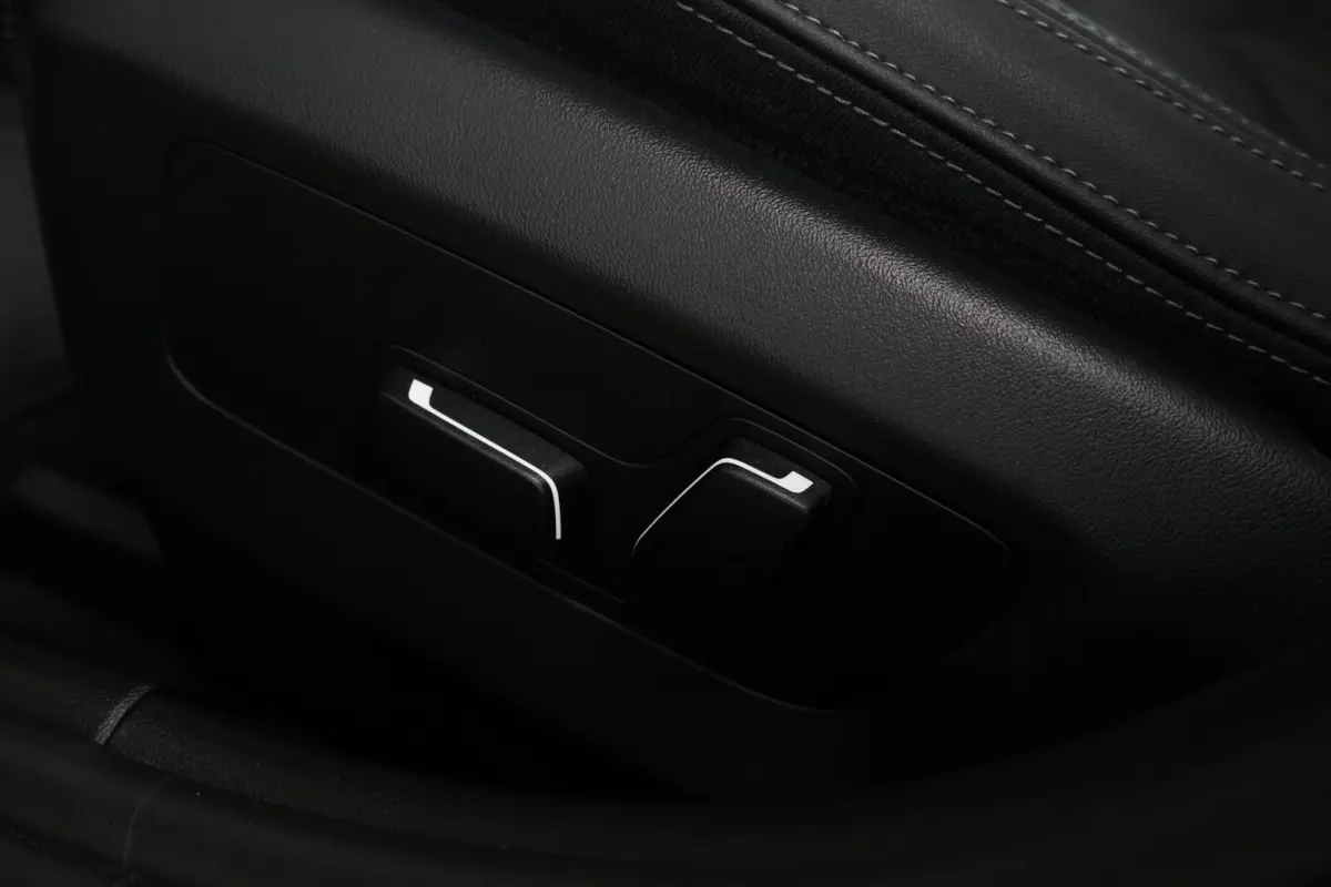 550e xDrive | SoH 100% | Sport Pakket Pro | Panorama Dak | Adaptief Onderstel Professional | Elektr. Stoelen | Driving Assistant Professional | Parking Assistant Plus | Adaptieve Led | Stuur