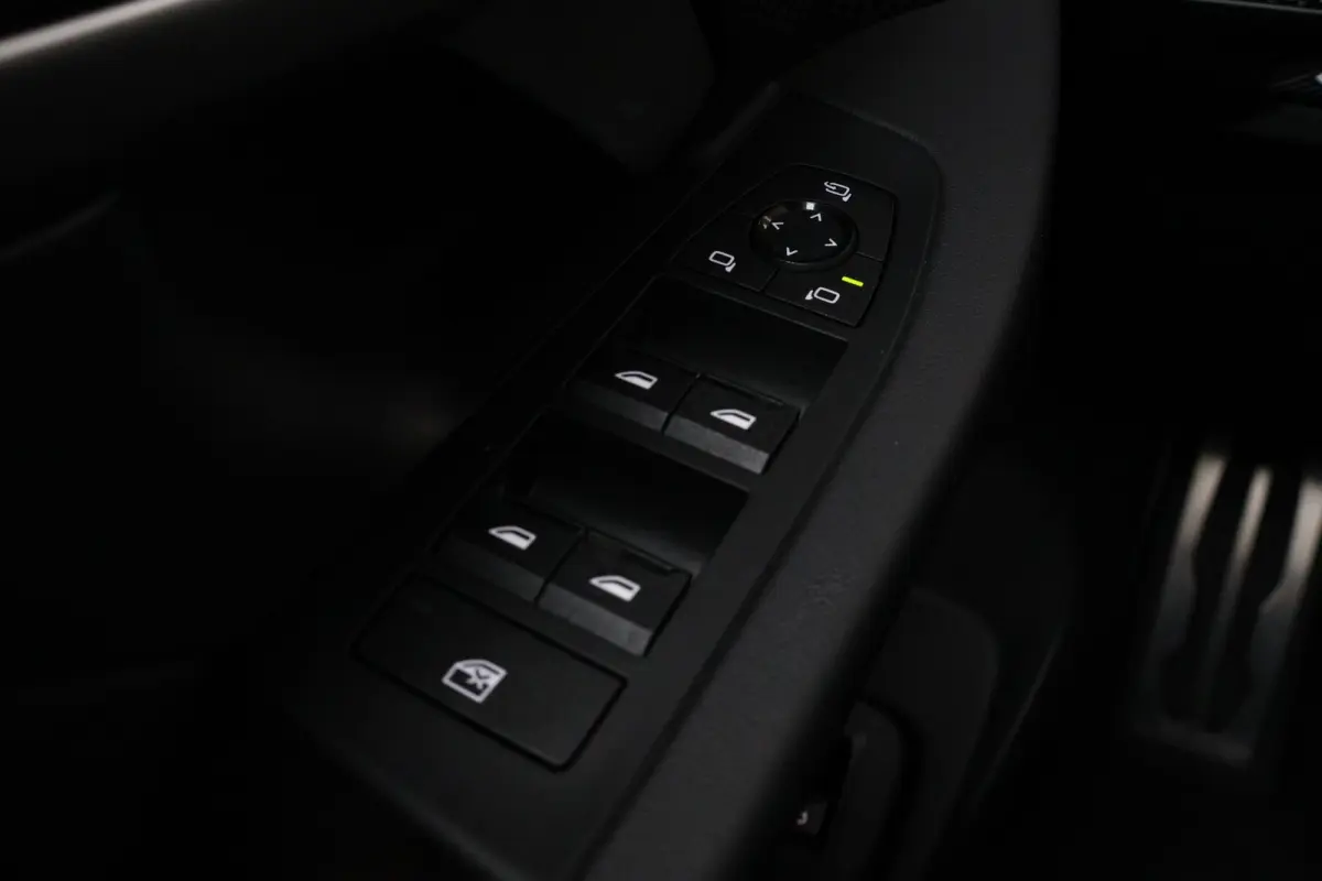 550e xDrive | SoH 100% | Sport Pakket Pro | Panorama Dak | Adaptief Onderstel Professional | Elektr. Stoelen | Driving Assistant Professional | Parking Assistant Plus | Adaptieve Led | Stuur