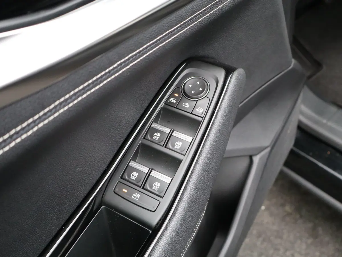 techno E-Tech full hybrid 200 | Trekhaak | Stoelverw. | Massage-functie |
