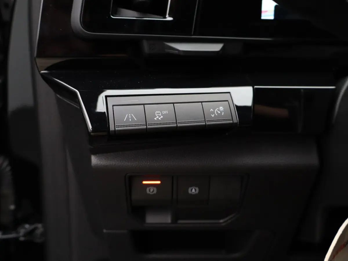 techno E-Tech full hybrid 200 | Trekhaak | Stoelverw. | Massage-functie |