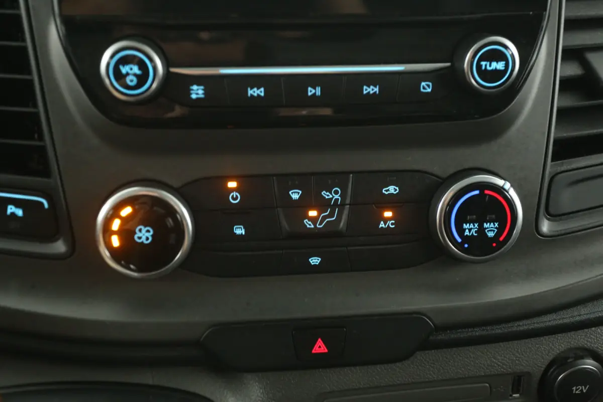 2.0 TDCI L1H1 | Marge | Airco | Cruise | Carplay | 3 Zits | Navi | Trekhaak | Imperiaal | Parkeersens.