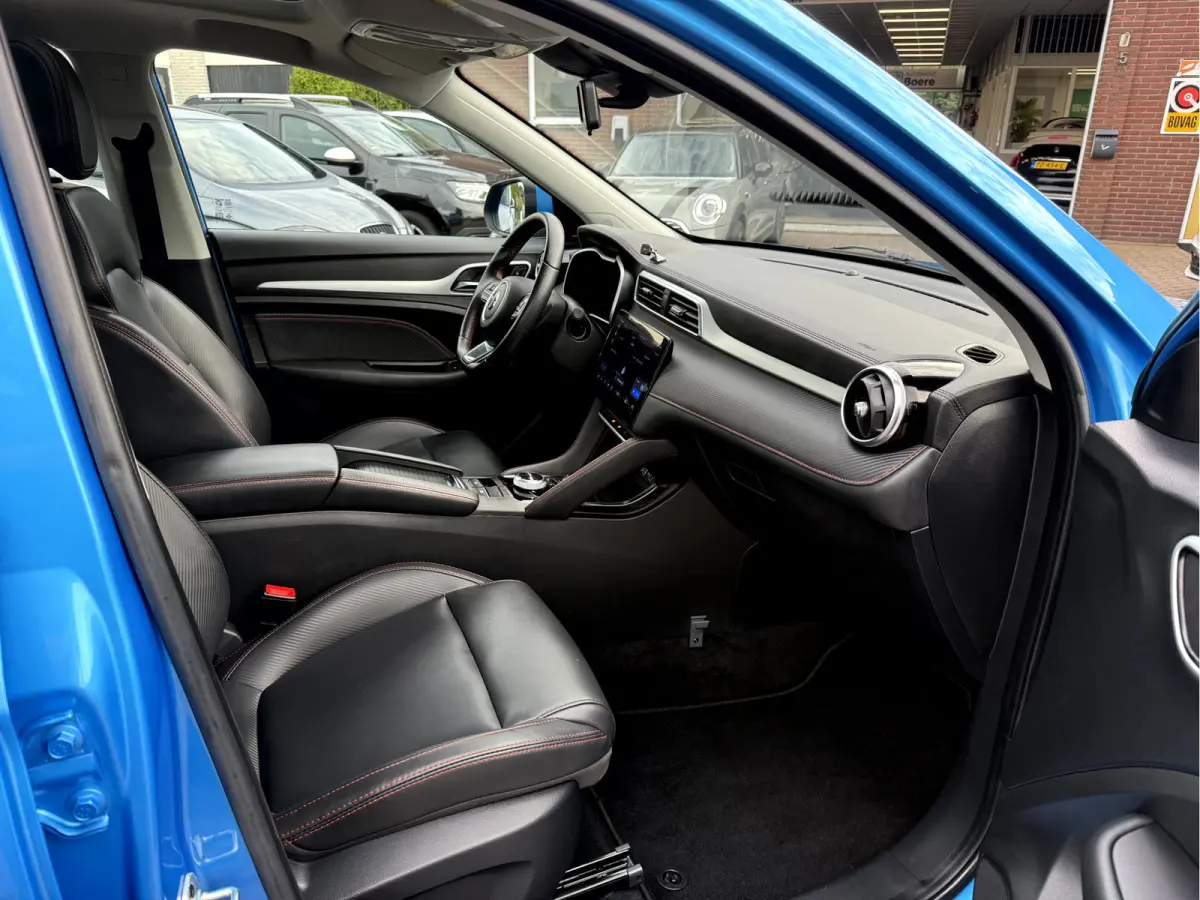 MG EV Luxury 50 kWh Panoramadak, Trekhaak, App Connect