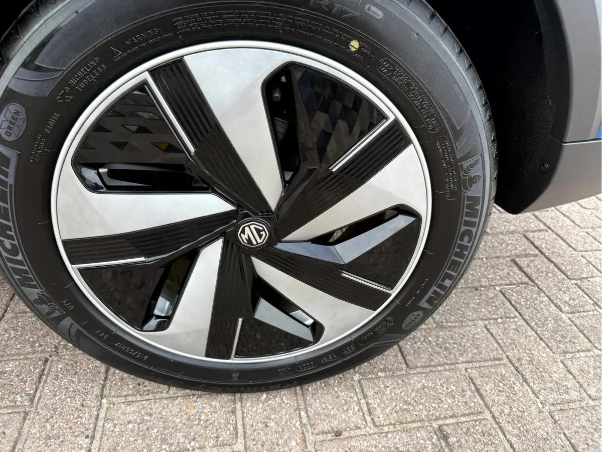 MG EV Luxury 50 kWh Panoramadak, Trekhaak, App Connect