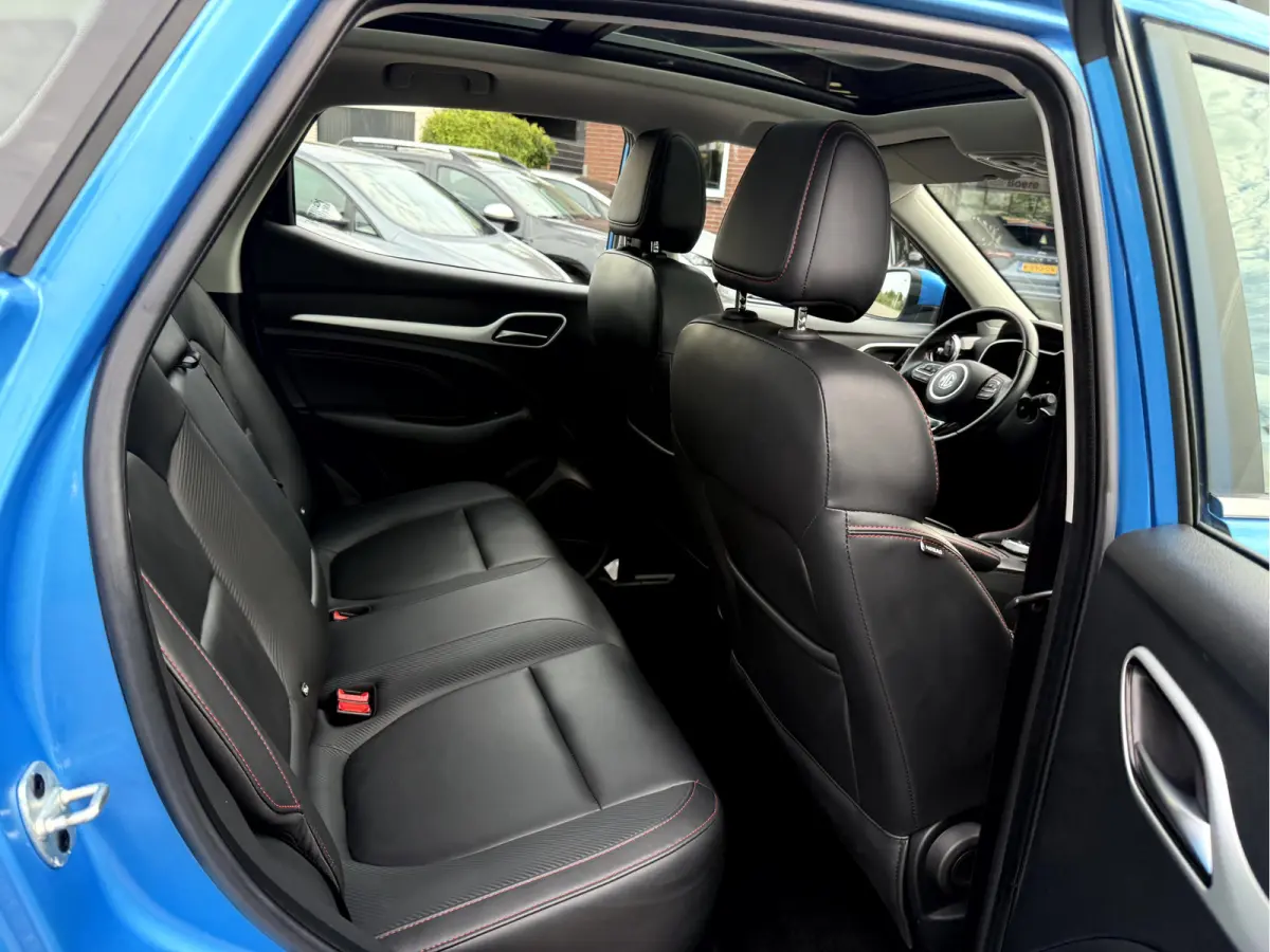 MG EV Luxury 50 kWh Panoramadak, Trekhaak, App Connect