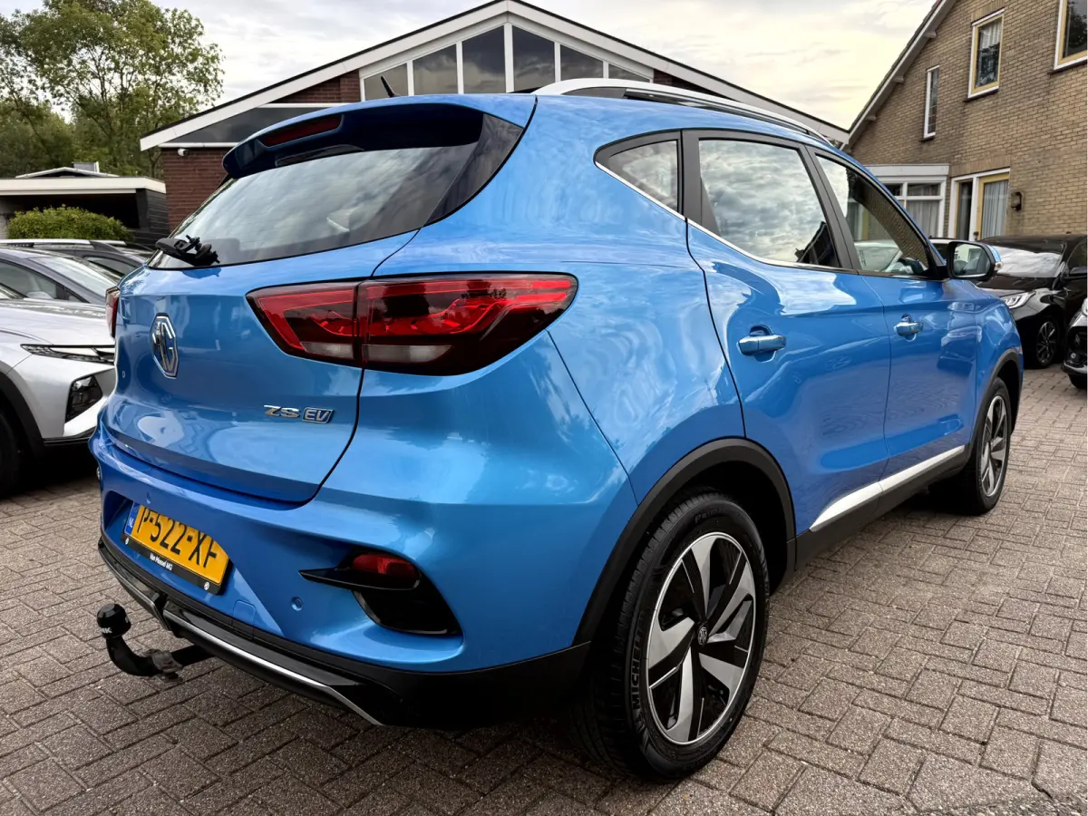 MG EV Luxury 50 kWh Panoramadak, Trekhaak, App Connect