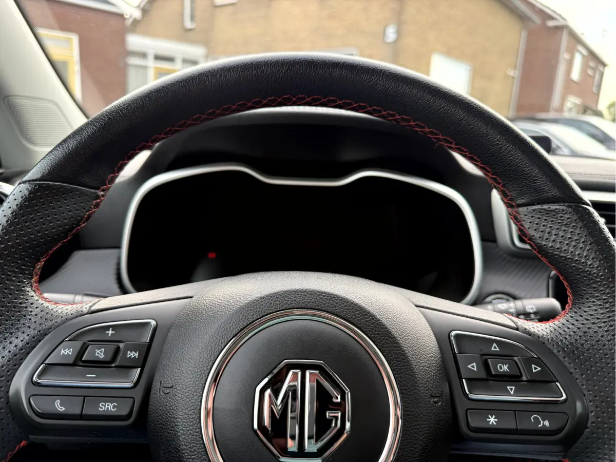 MG EV Luxury 50 kWh Panoramadak, Trekhaak, App Connect