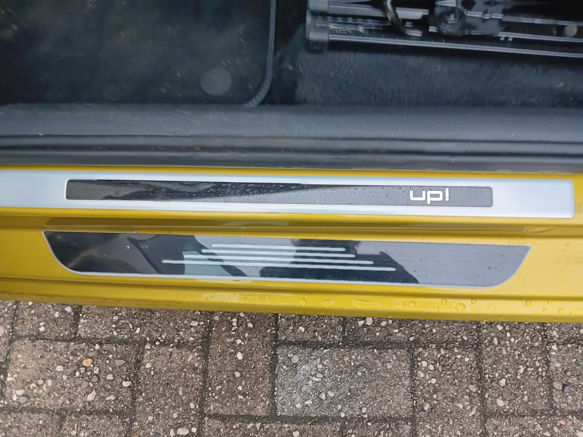 Up! 1.0 BMT high up! Zeer speciale Club uitvoering. Dealeronderhouden,Stoelverwarming.