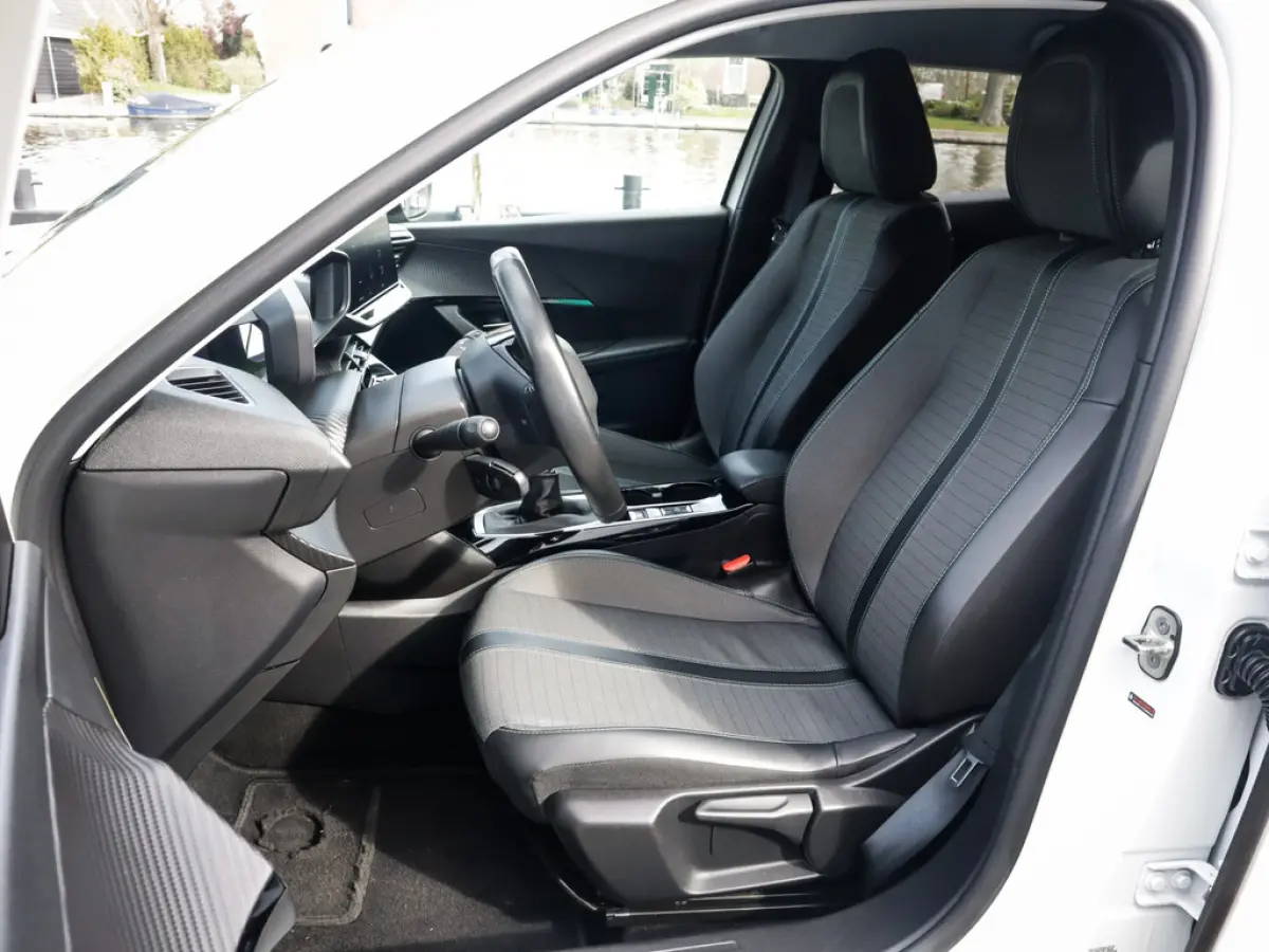 1.2 PureTech Allure Pack 1e-Eig. & Dealer-Onderh. BOVAG-Garantie. NL-Auto.