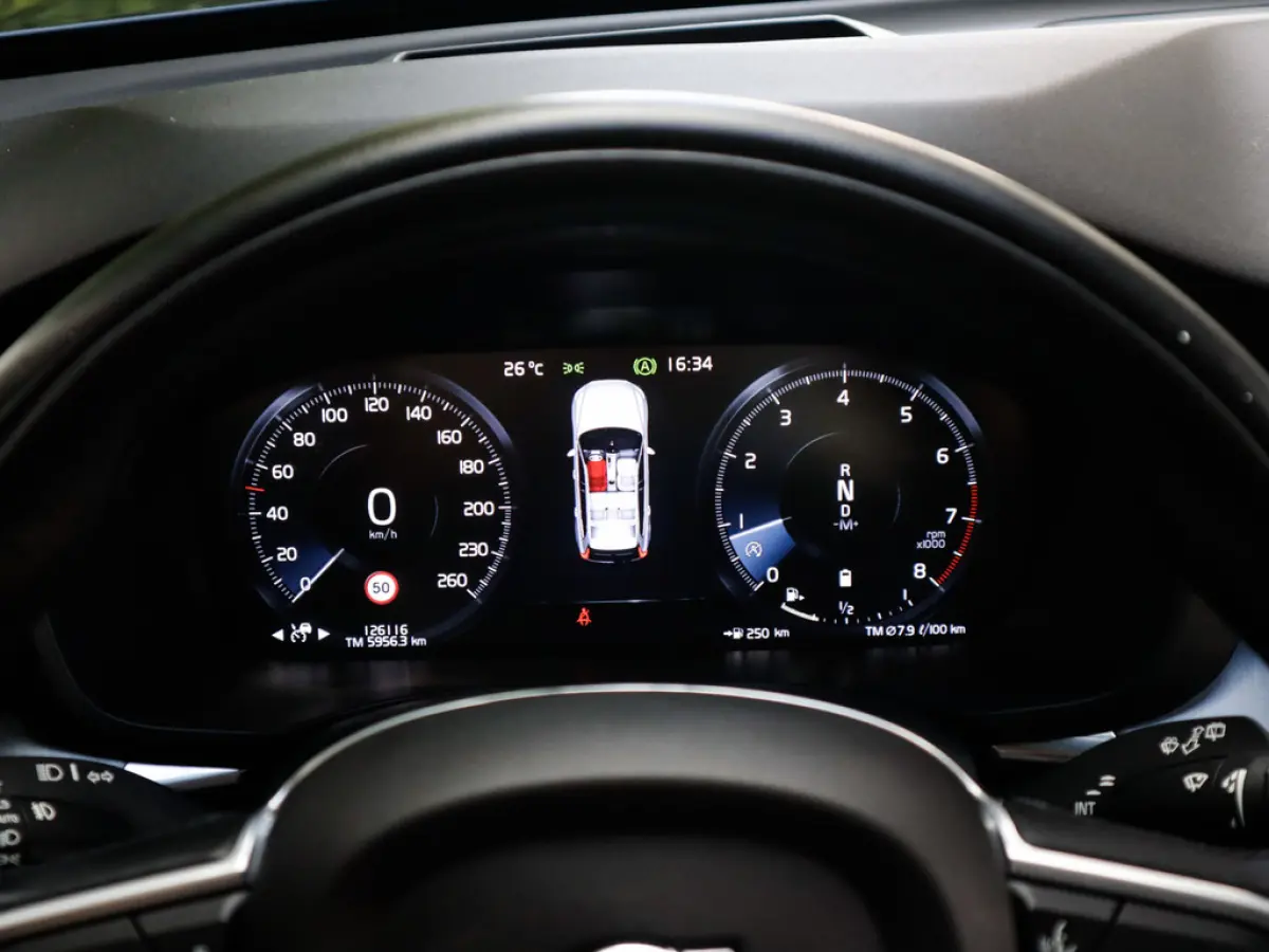 2.0 B5 Momentum Exclusive 1e-Eig. & Keurig-Onderh. BOVAG-Garantie. NL-Auto.