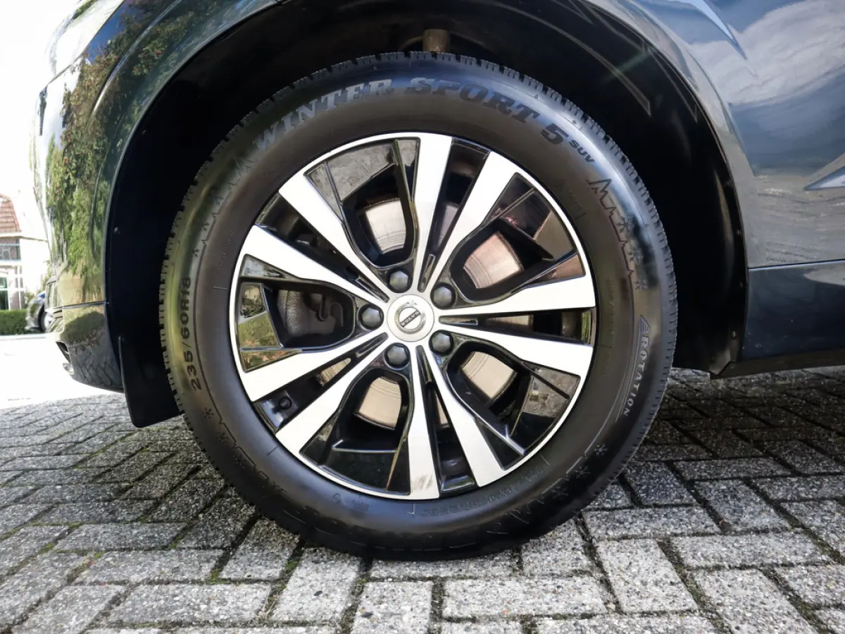 2.0 B5 Momentum Exclusive 1e-Eig. & Keurig-Onderh. BOVAG-Garantie. NL-Auto.
