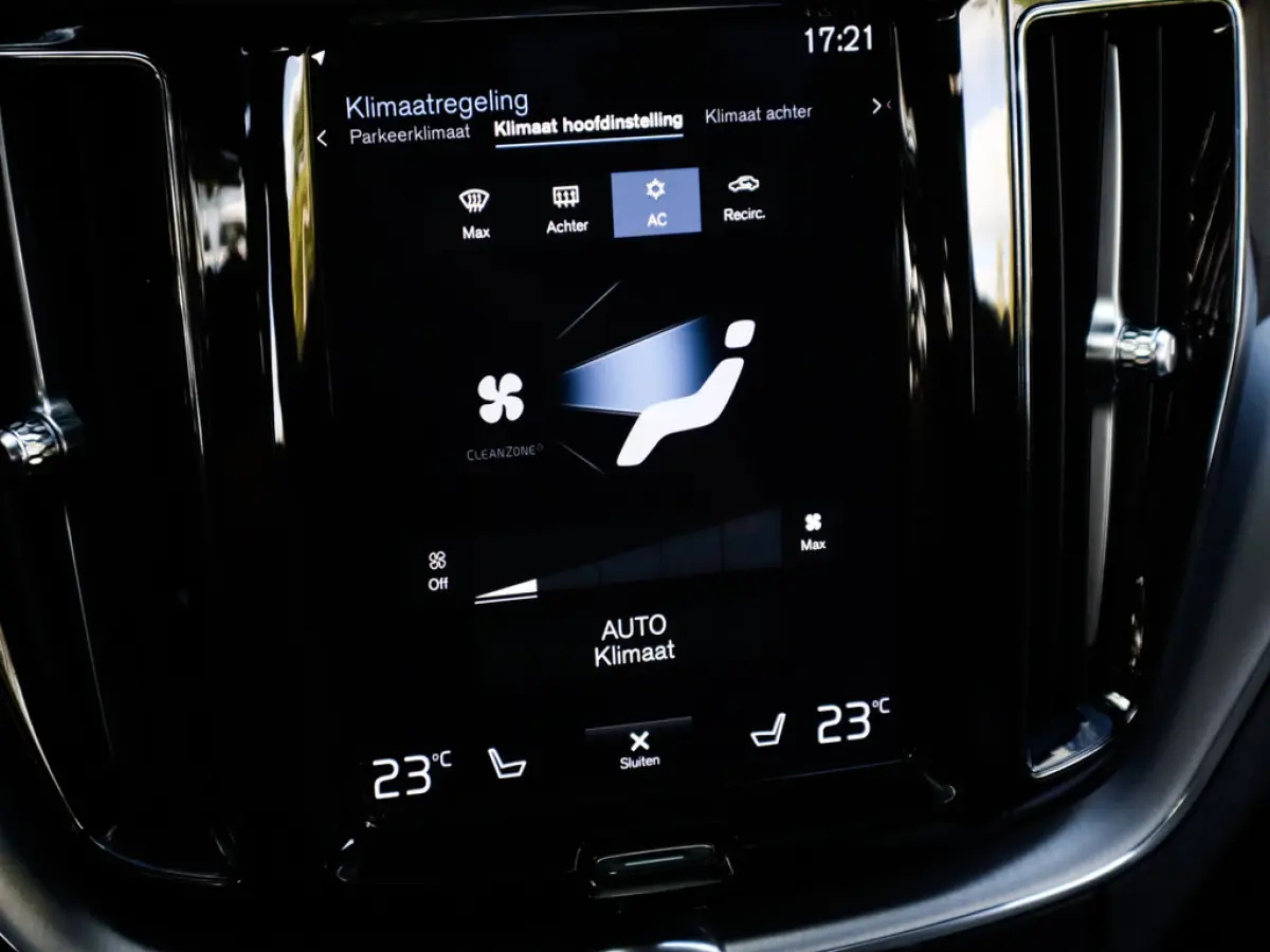 2.0 B5 Momentum Exclusive 1e-Eig. & Keurig-Onderh. BOVAG-Garantie. NL-Auto.