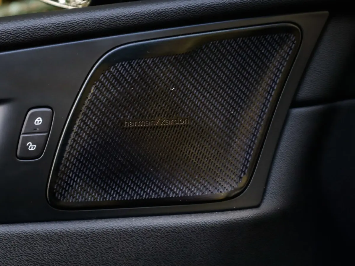 2.0 B5 Momentum Exclusive 1e-Eig. & Keurig-Onderh. BOVAG-Garantie. NL-Auto.