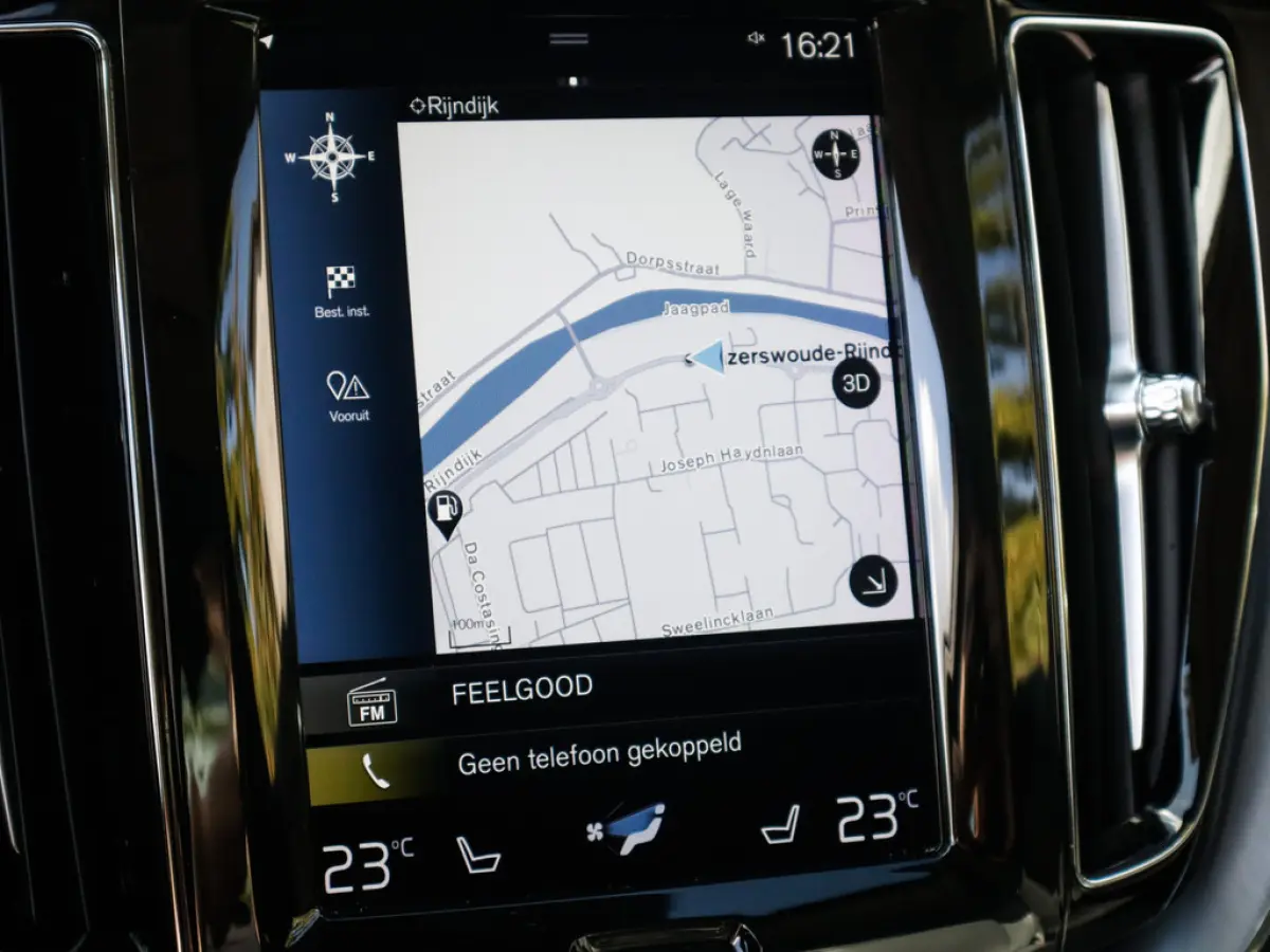 2.0 B5 Momentum Exclusive 1e-Eig. & Keurig-Onderh. BOVAG-Garantie. NL-Auto.