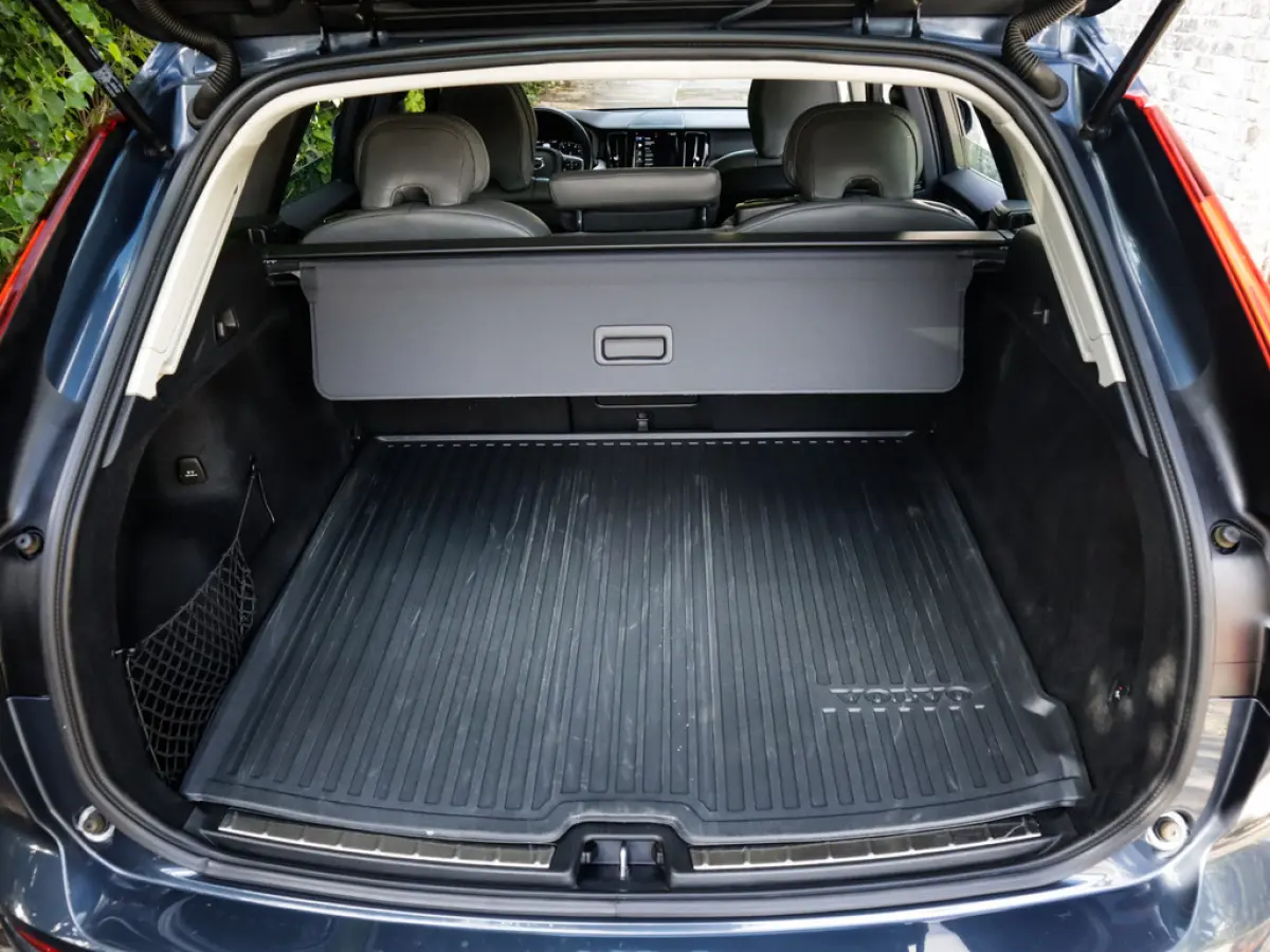2.0 B5 Momentum Exclusive 1e-Eig. & Keurig-Onderh. BOVAG-Garantie. NL-Auto.