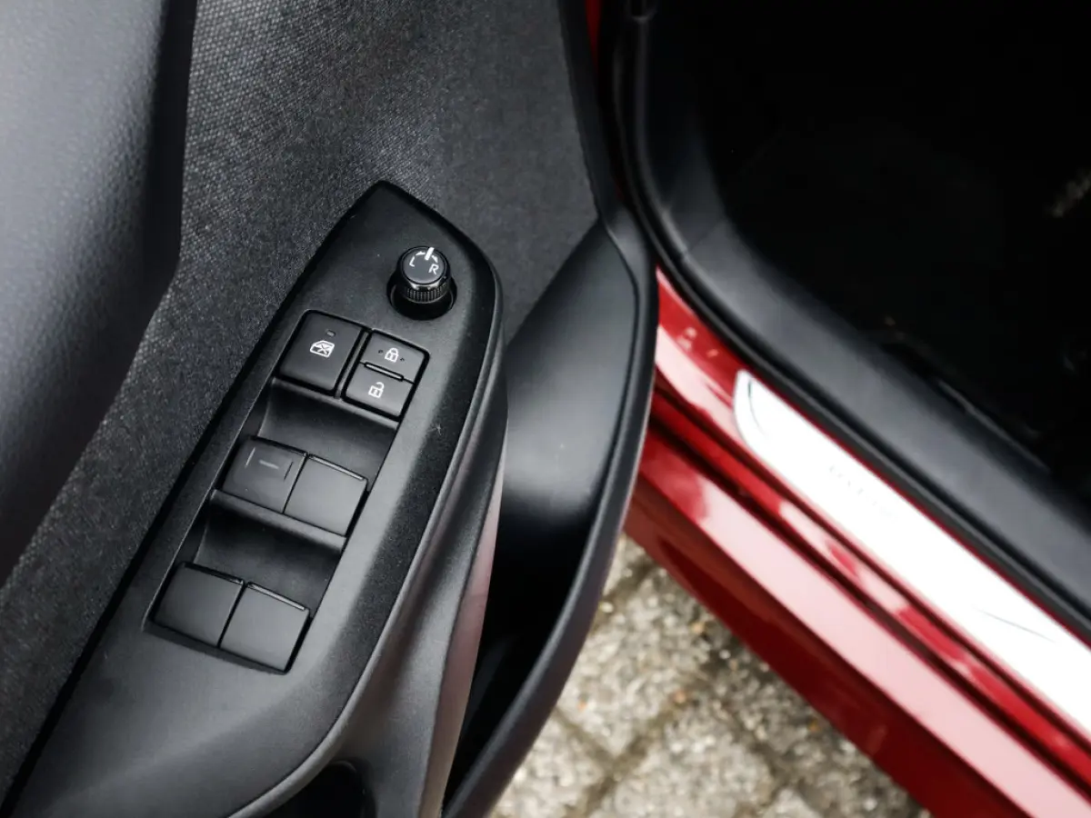 1.5 Hybrid Business Plus 1e-Eig. & Keurig-Onderh. BOVAG-Garantie. NL-Auto.
