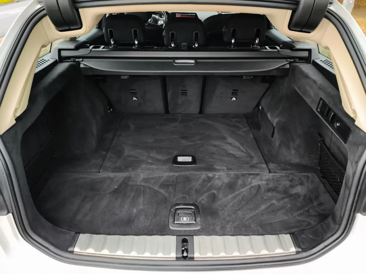 320i Business Edition 1e-Eig. & Dealer-Onderh. BOVAG-Garantie. NL-Auto.