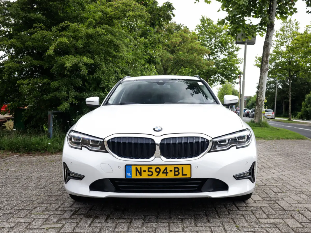 320i Business Edition 1e-Eig. & Dealer-Onderh. BOVAG-Garantie. NL-Auto.
