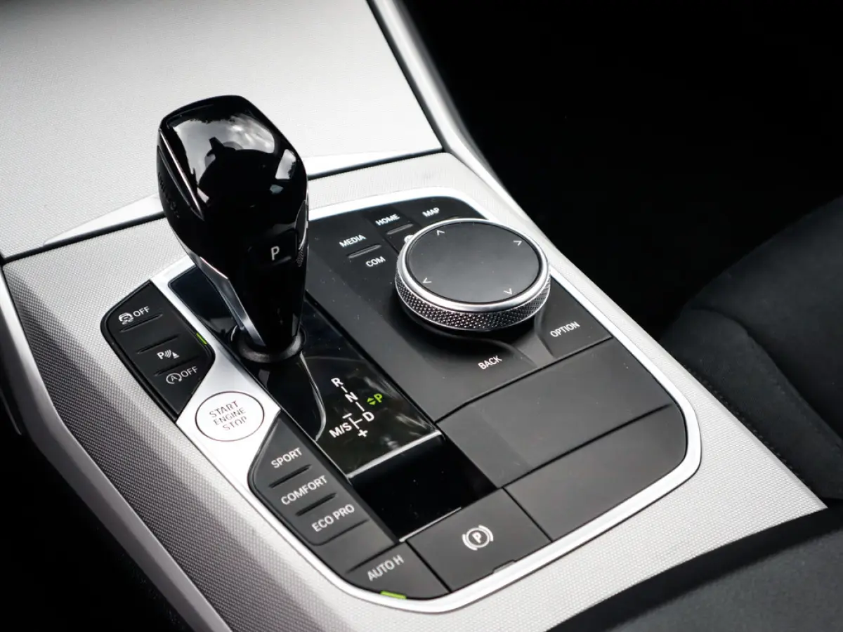 320i Business Edition 1e-Eig. & Dealer-Onderh. BOVAG-Garantie. NL-Auto.