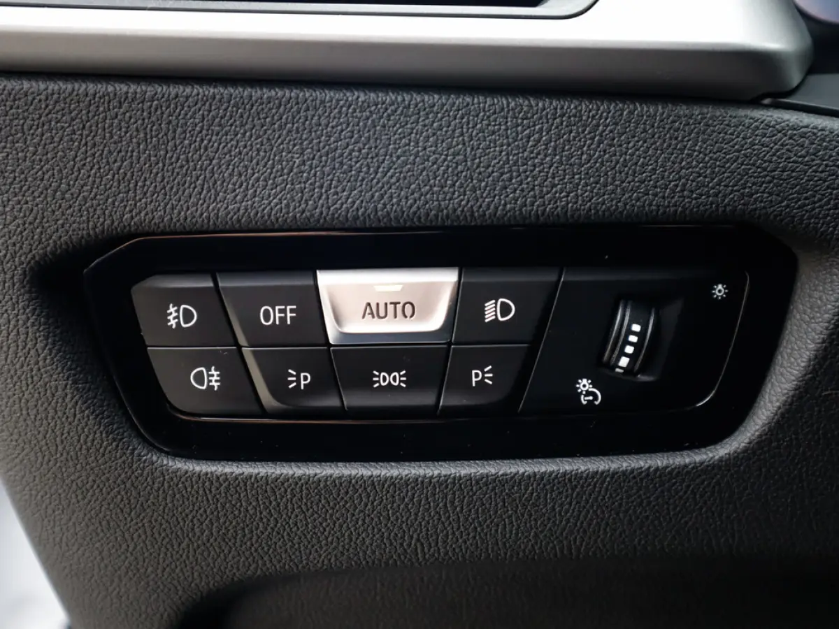 320i Business Edition 1e-Eig. & Dealer-Onderh. BOVAG-Garantie. NL-Auto.