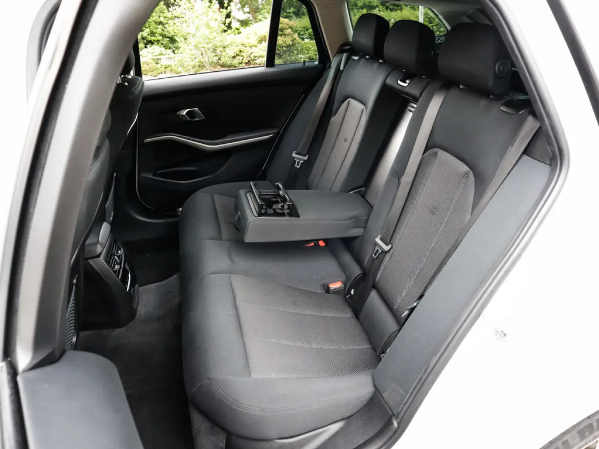 320i Business Edition 1e-Eig. & Dealer-Onderh. BOVAG-Garantie. NL-Auto.
