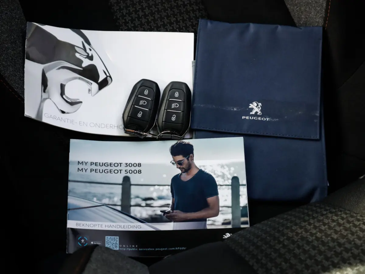 1.2 PureTech Blue Lease Active 1e-Eig. & Keurig-Onderh. BOVAG-Garantie. NL-Auto.