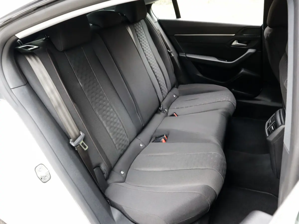 1.2 PureTech Active Pack Business 1e-Eig. & Dealer-Onderh. BOVAG-Garantie. NL-Auto.