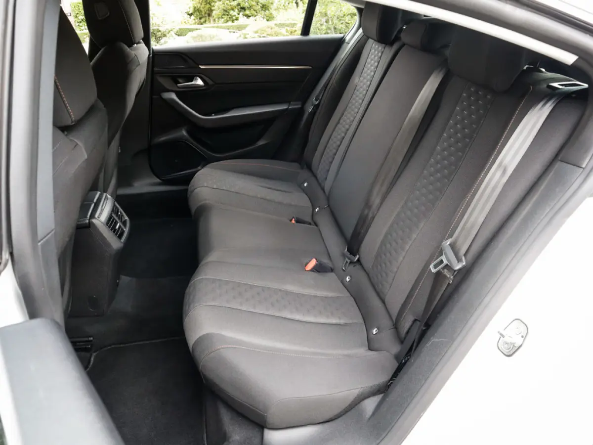 1.2 PureTech Active Pack Business 1e-Eig. & Dealer-Onderh. BOVAG-Garantie. NL-Auto.
