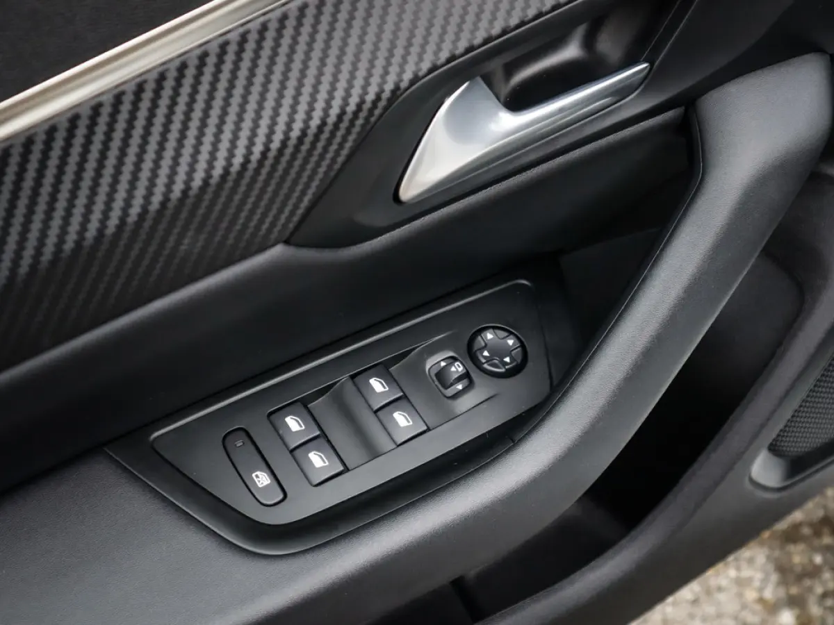 1.2 PureTech Active Pack Business 1e-Eig. & Dealer-Onderh. BOVAG-Garantie. NL-Auto.