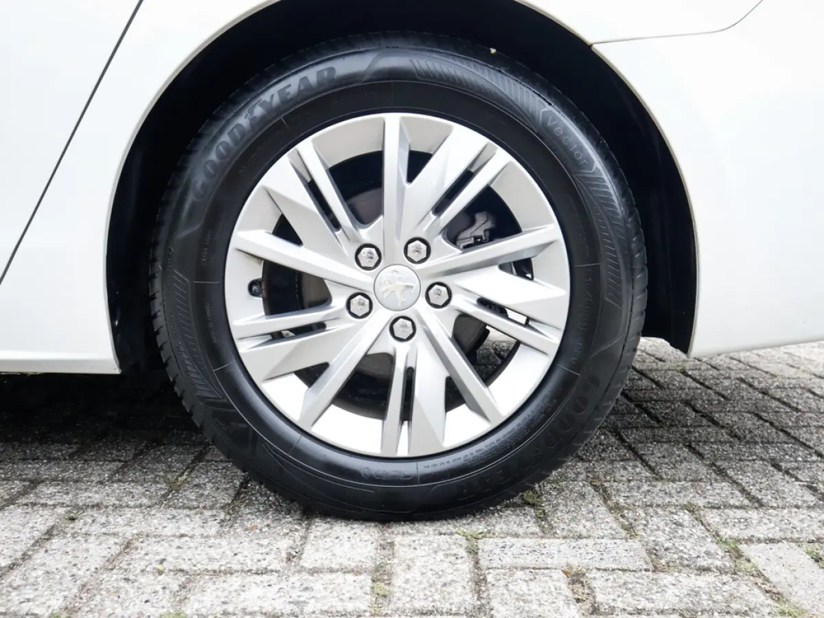 1.2 PureTech Active Pack Business 1e-Eig. & Dealer-Onderh. BOVAG-Garantie. NL-Auto.