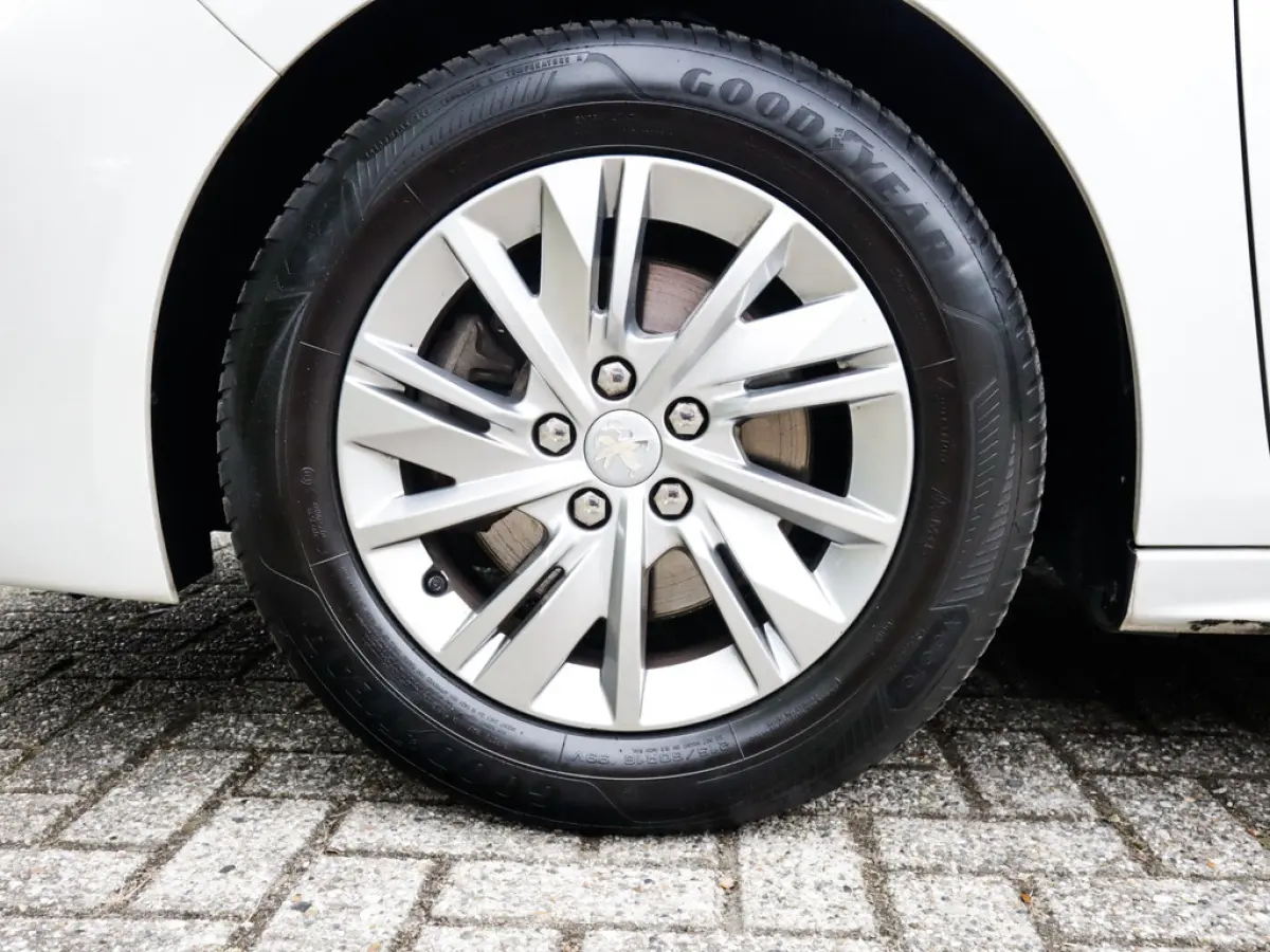 1.2 PureTech Active Pack Business 1e-Eig. & Dealer-Onderh. BOVAG-Garantie. NL-Auto.