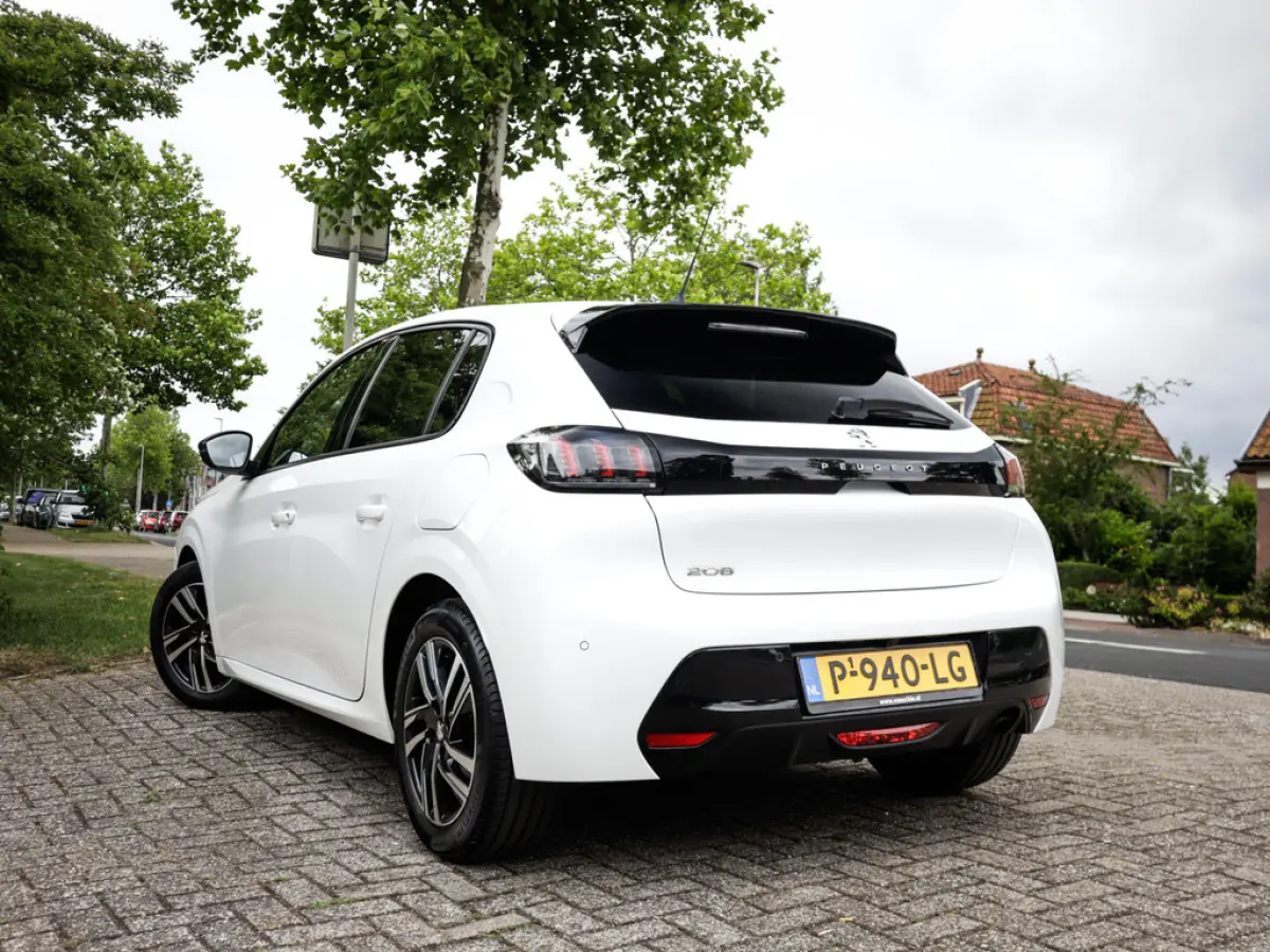 1.2 PureTech 100 Allure 1e-Eig. & Dealer-Onderh. BOVAG-Garantie. NL-Auto.