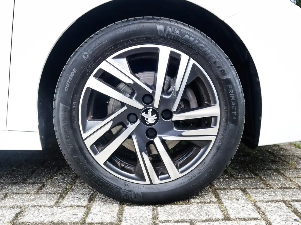 1.2 PureTech 100 Allure 1e-Eig. & Dealer-Onderh. BOVAG-Garantie. NL-Auto.