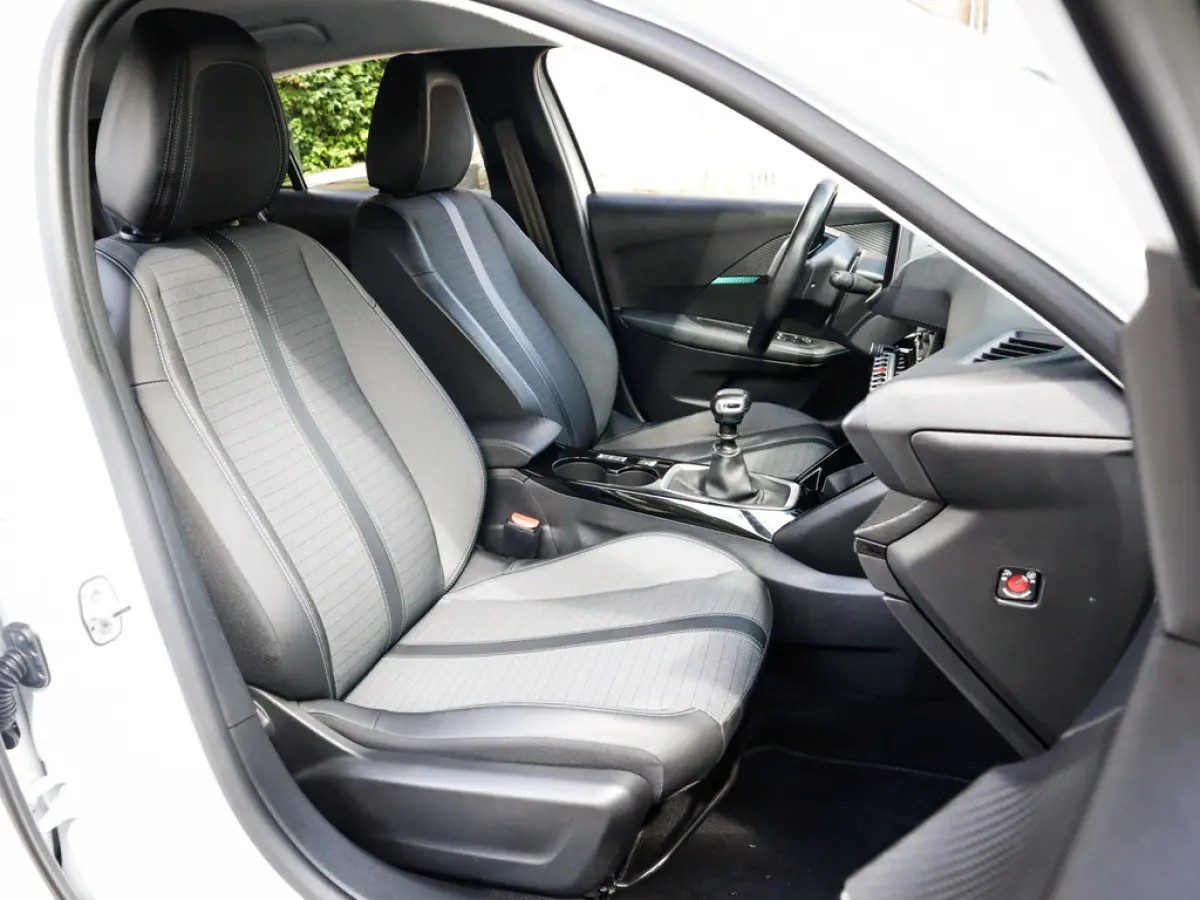 1.2 PureTech 100 Allure 1e-Eig. & Dealer-Onderh. BOVAG-Garantie. NL-Auto.