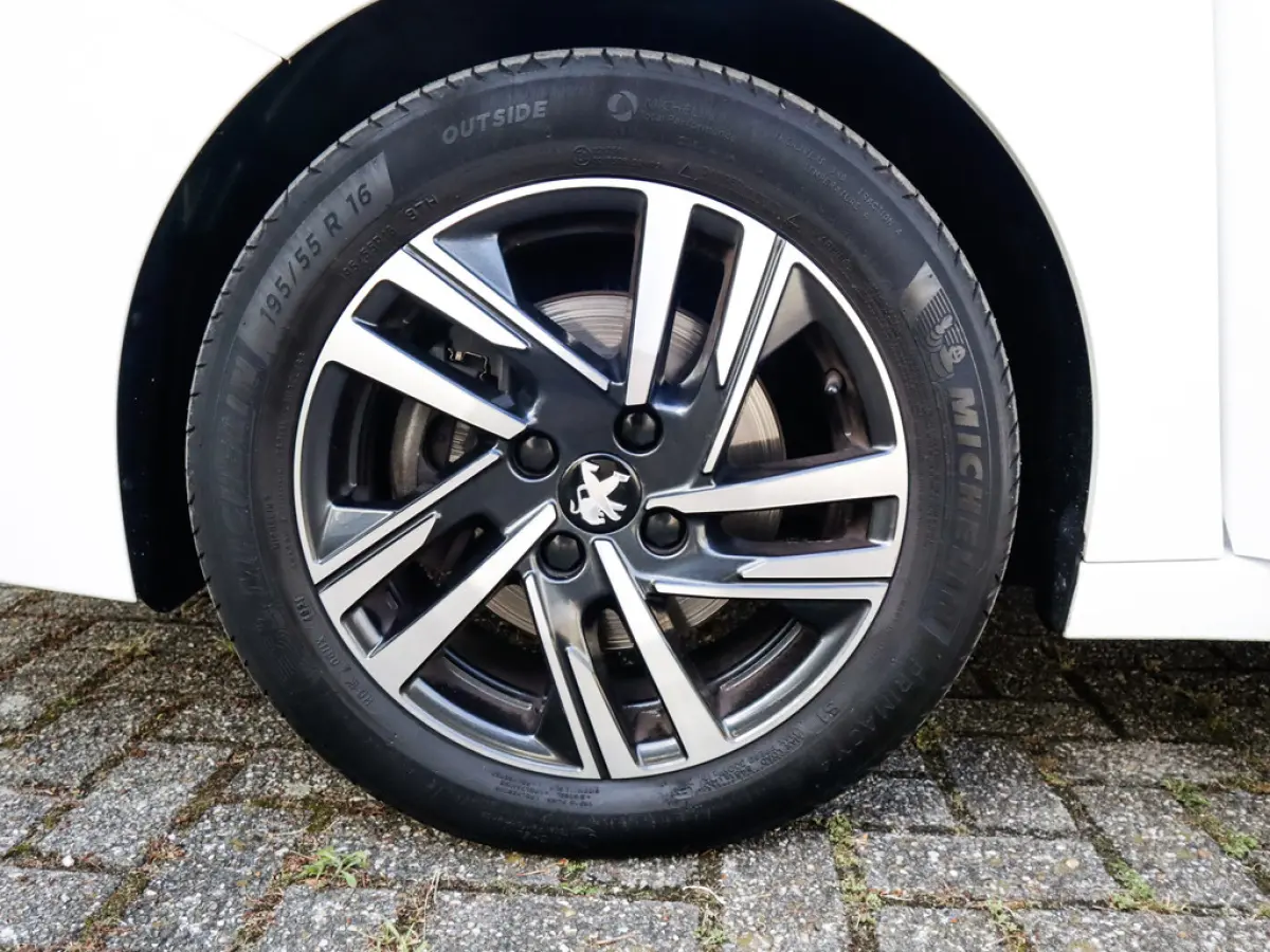 1.2 PureTech 100 Allure 1e-Eig. & Dealer-Onderh. BOVAG-Garantie. NL-Auto.