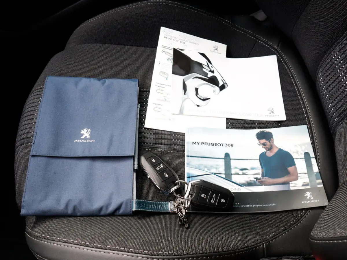 1.2 PureTech Blue Lease Allure 1e-Eig. & Dealer-Onderh. BOVAG-Garantie. NL-Auto.