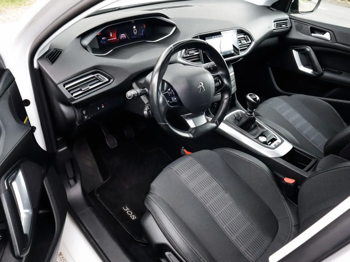 1.2 PureTech Blue Lease Allure 1e-Eig. & Dealer-Onderh. BOVAG-Garantie. NL-Auto.