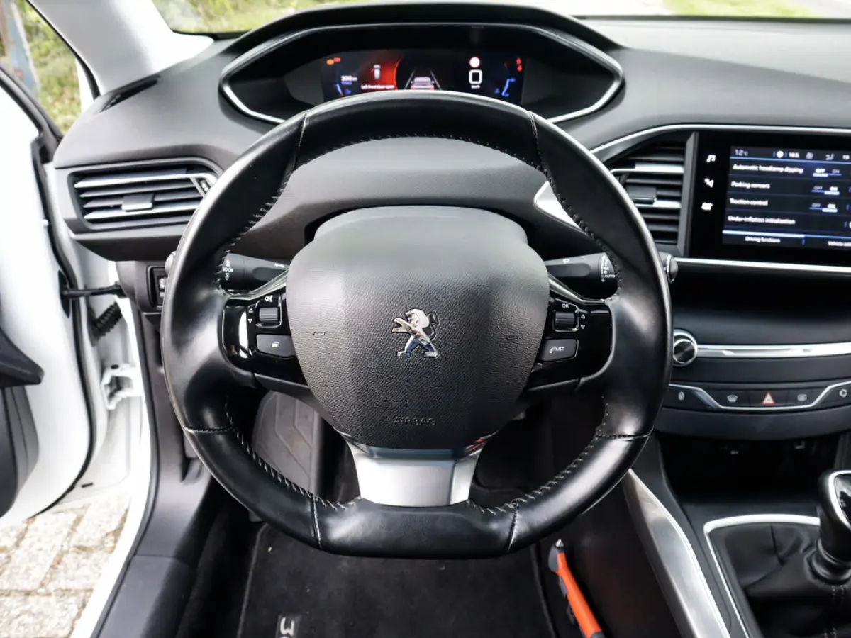 1.2 PureTech Blue Lease Allure 1e-Eig. & Dealer-Onderh. BOVAG-Garantie. NL-Auto.