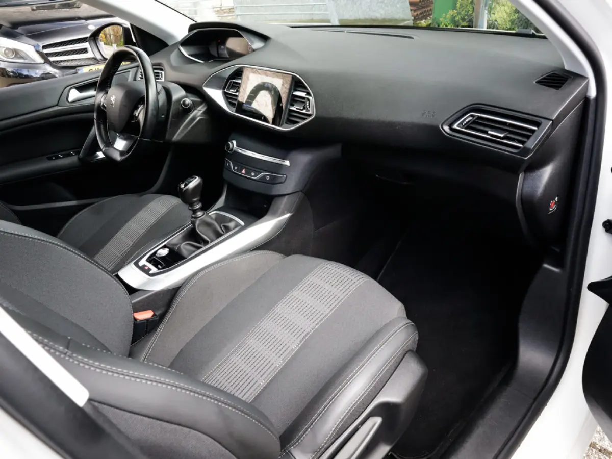 1.2 PureTech Blue Lease Allure 1e-Eig. & Dealer-Onderh. BOVAG-Garantie. NL-Auto.