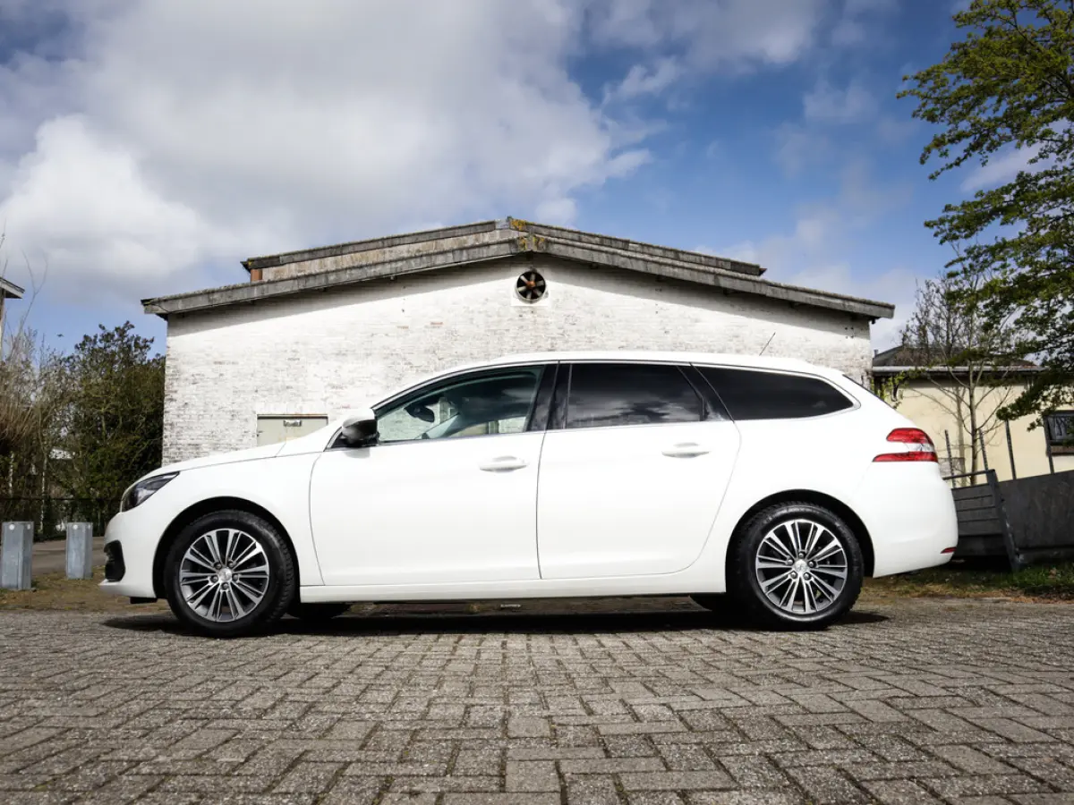 1.2 PureTech Blue Lease Allure 1e-Eig. & Dealer-Onderh. BOVAG-Garantie. NL-Auto.