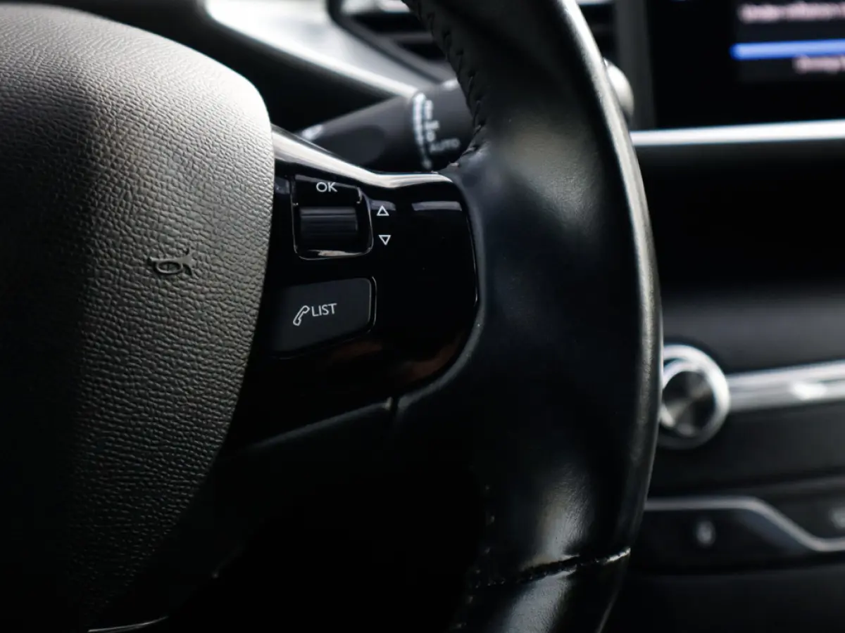 1.2 PureTech Blue Lease Allure 1e-Eig. & Dealer-Onderh. BOVAG-Garantie. NL-Auto.