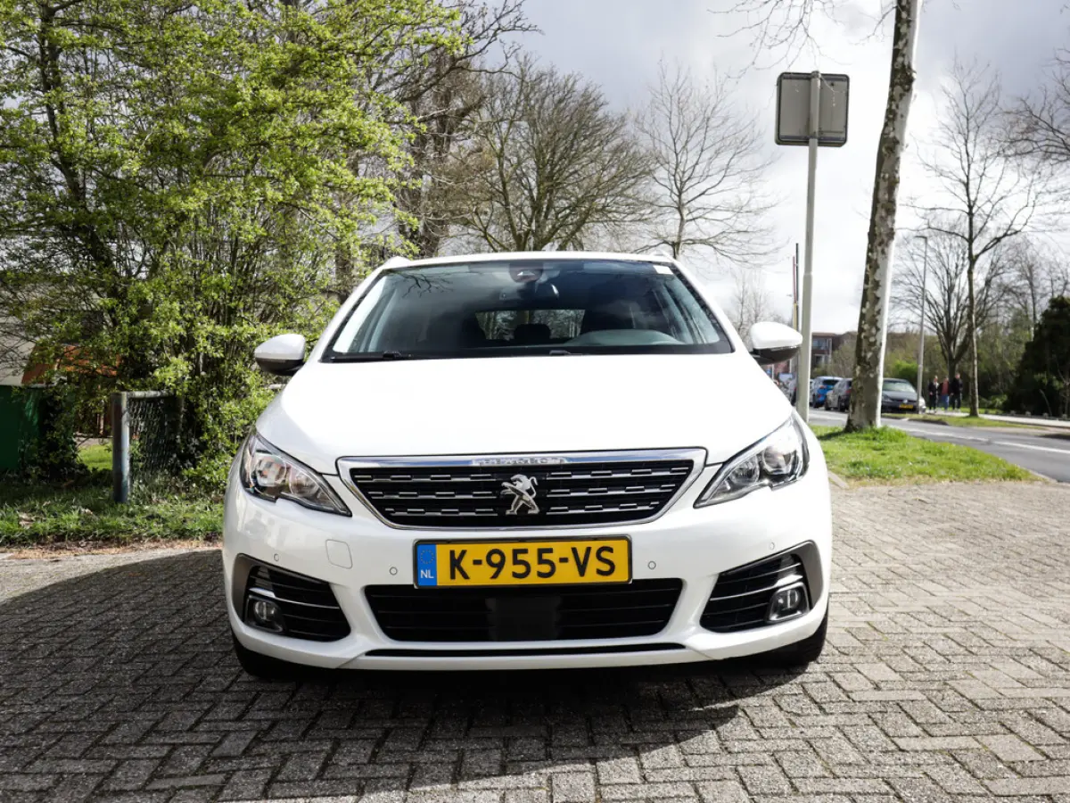 1.2 PureTech Blue Lease Allure 1e-Eig. & Dealer-Onderh. BOVAG-Garantie. NL-Auto.
