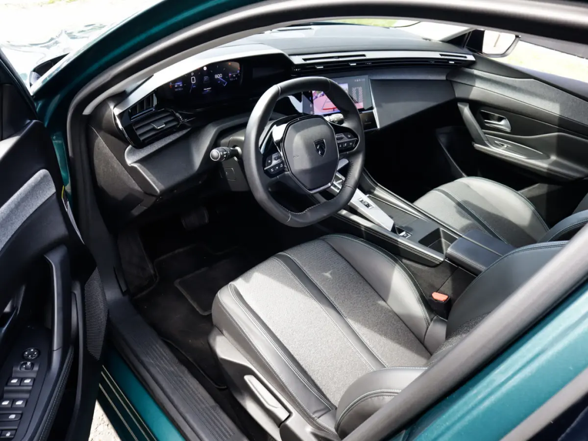 1.2 PureTech Allure Pack Business 1e-Eig. & Dealer-Onderh. BOVAG-Garantie. NL-Auto.