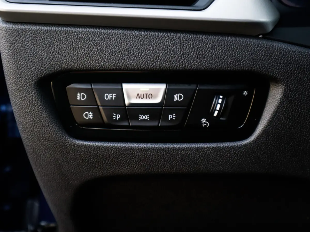 320e Business Edition Plus 1e-Eig. & Keurig-Onderh. BOVAG-Garantie. NL-Auto.