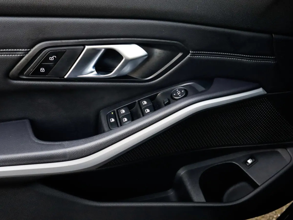 320e Business Edition Plus 1e-Eig. & Keurig-Onderh. BOVAG-Garantie. NL-Auto.