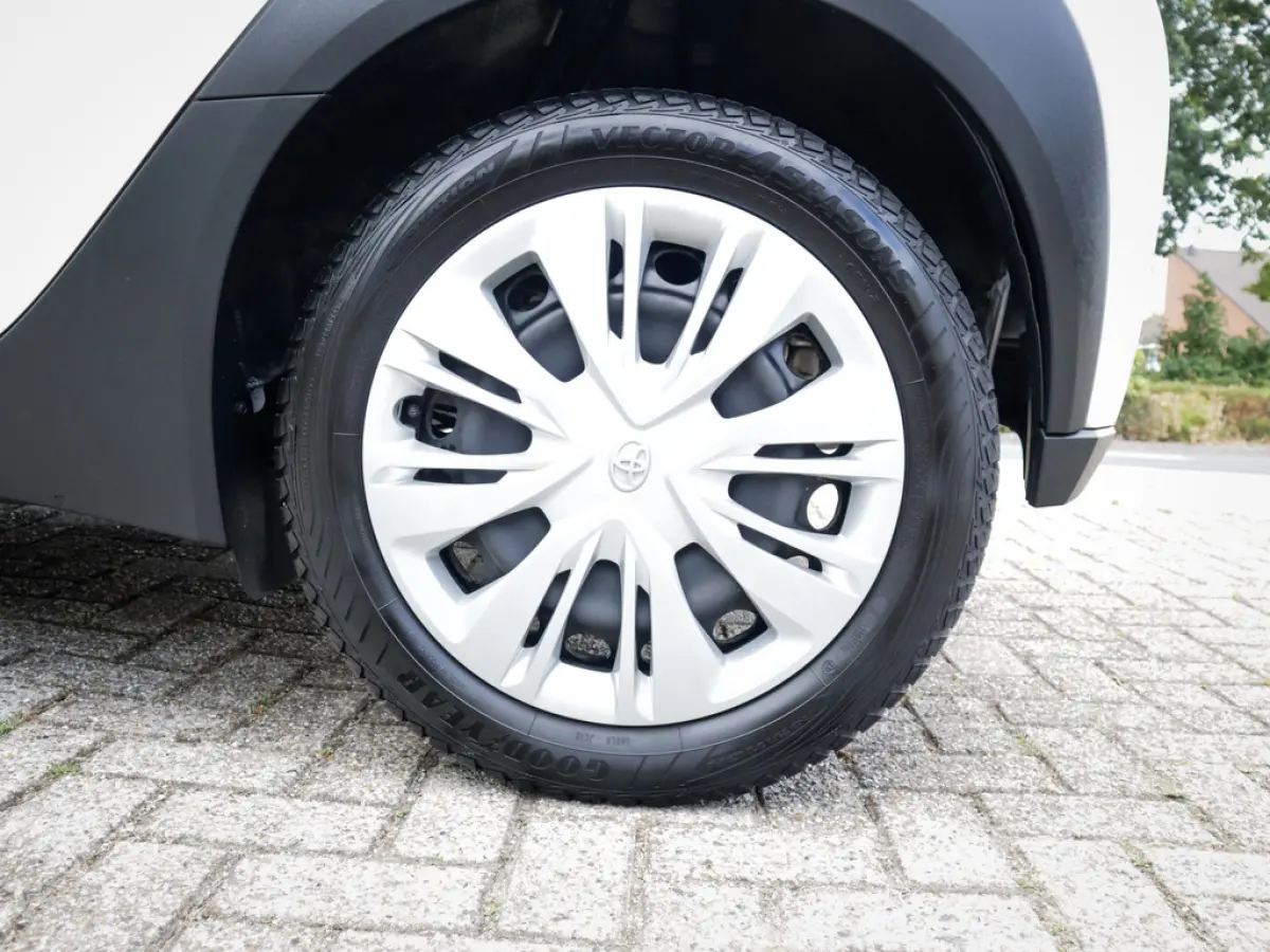 1.0 VVT-i MT Play 1e-Eig. & Keurig-Onderh. BOVAG-Garantie. NL-Auto.