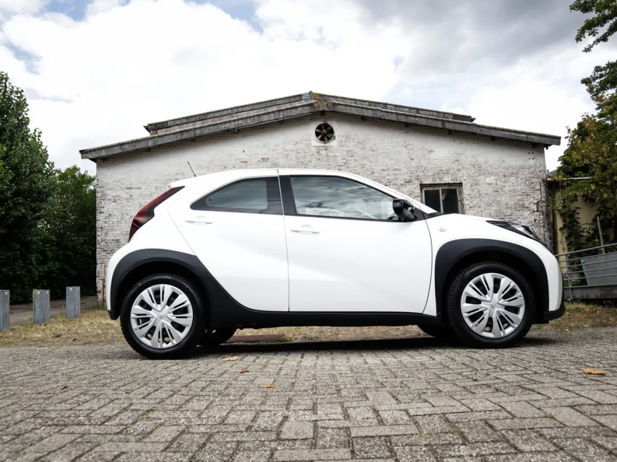 1.0 VVT-i MT Play 1e-Eig. & Keurig-Onderh. BOVAG-Garantie. NL-Auto.