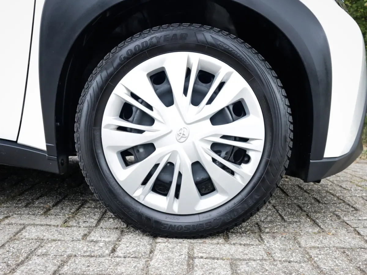 1.0 VVT-i MT Play 1e-Eig. & Keurig-Onderh. BOVAG-Garantie. NL-Auto.