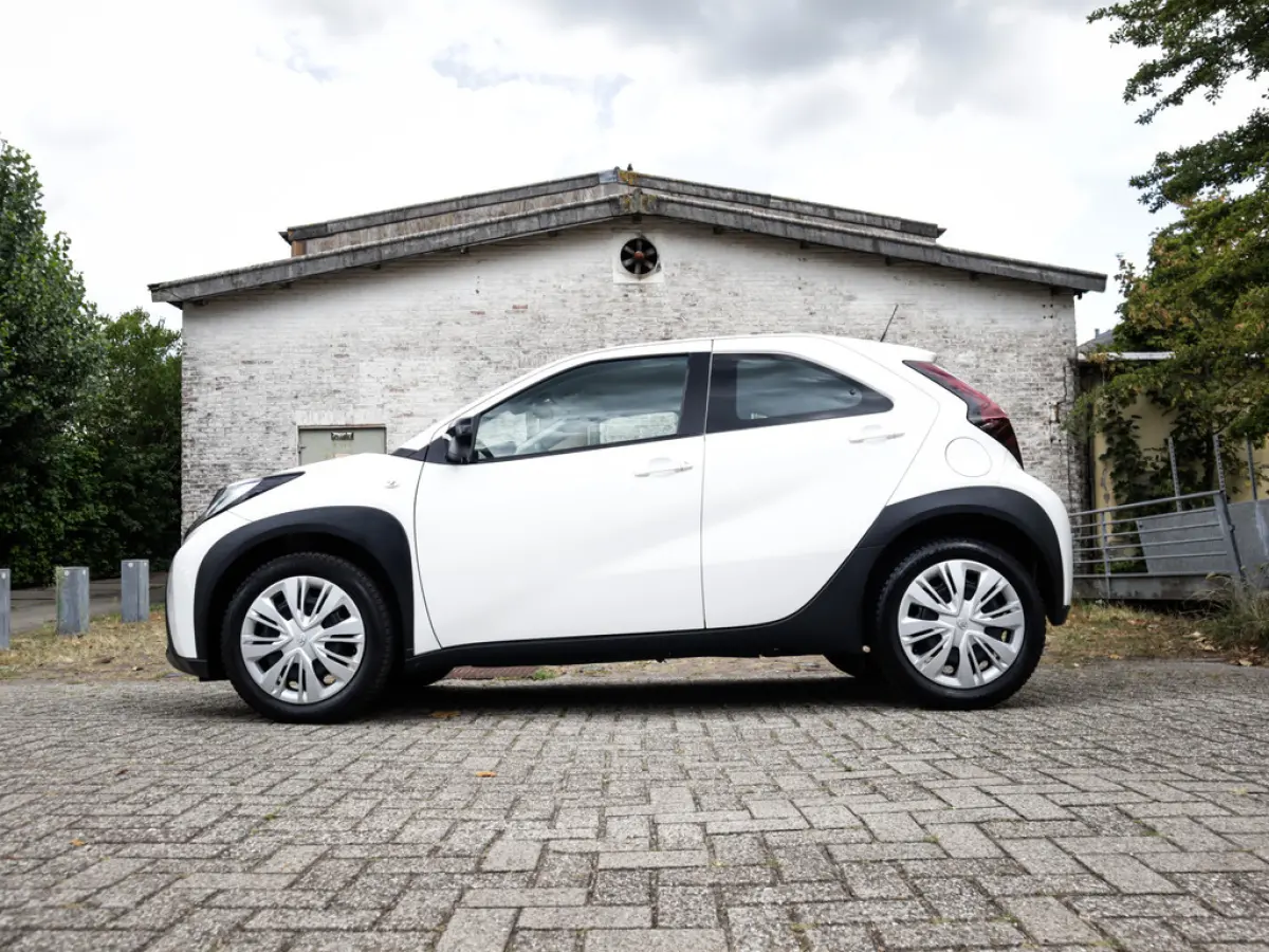 1.0 VVT-i MT Play 1e-Eig. & Keurig-Onderh. BOVAG-Garantie. NL-Auto.