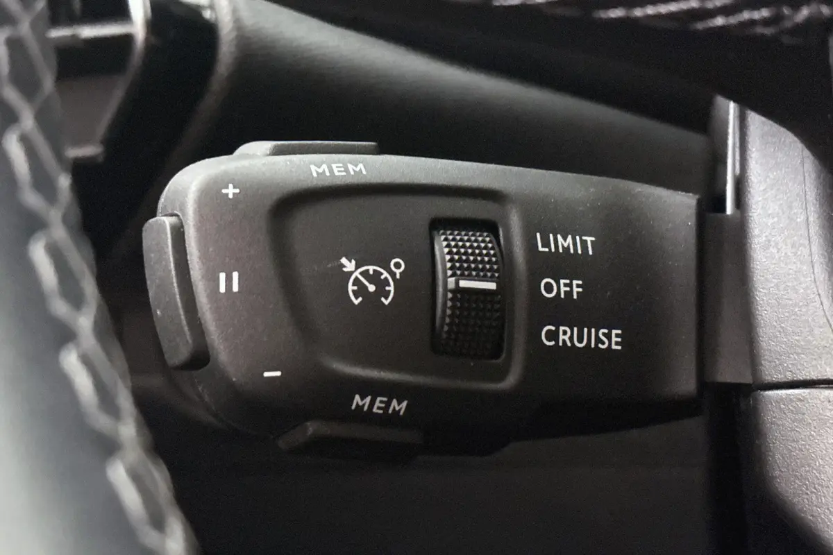 E-Tense Rivoli 225 SOH 97% Stoelverwarming Leder Memory Keyless Camera