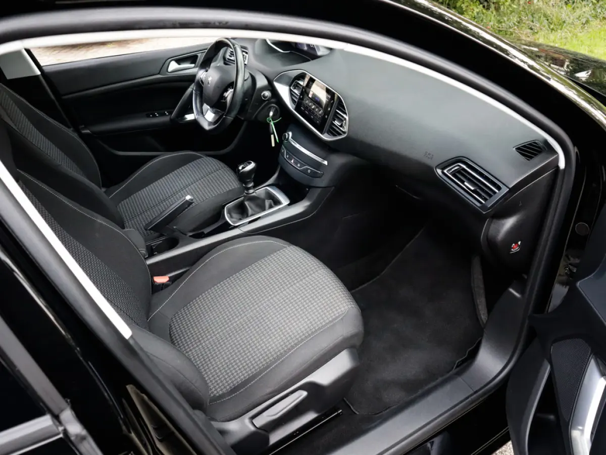 1.2 PureTech Blue Lease Active 1e-Eig. & Keurig-Onderh. BOVAG-Garantie. NL-Auto.